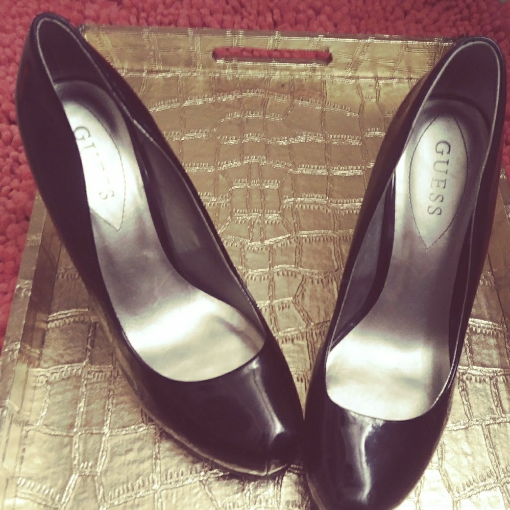 Guess Black stilletos. LIKE NEW, WORN TWICE!